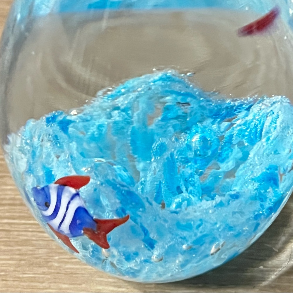 Aquarium Blue Fish Art Glass Paperweight Egg Shape 4" Tall 1" Dia Heavy 13oz - Picture 8 of 11